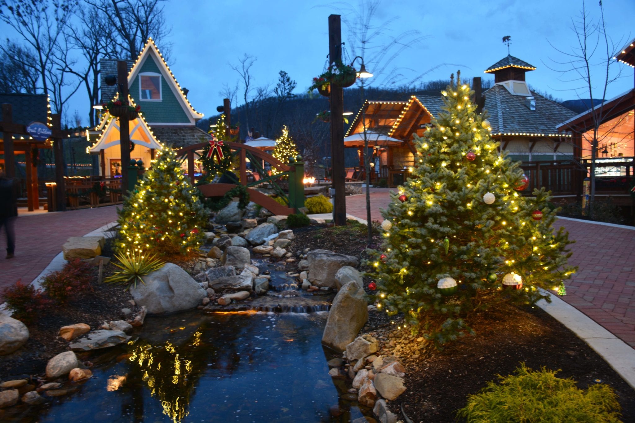 The Best Places Near Gatlinburg to See Christmas Lights